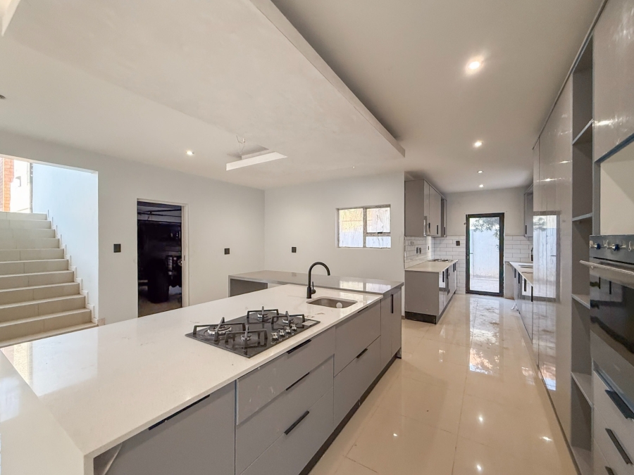 5 Bedroom Property for Sale in Melodie North West